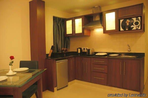 ホテル エンパイアー スイーツ バンガロール 部屋 写真